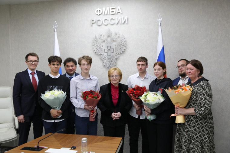Победители Международной олимпиады по биологии побывали в Федеральном медико-биологическом агентстве.